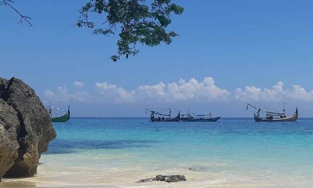 Pantai Teluk Biru