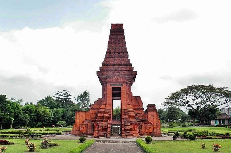 Rute Perjalanan ke Candi Bajang Ratu Mojokerto