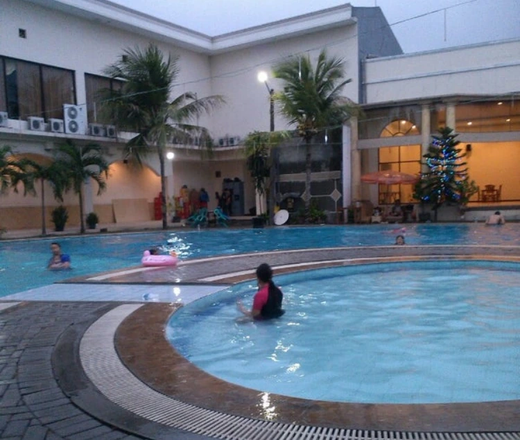 Beberapa Syarat Sebelum Masuk ke Royal Swimming Pool