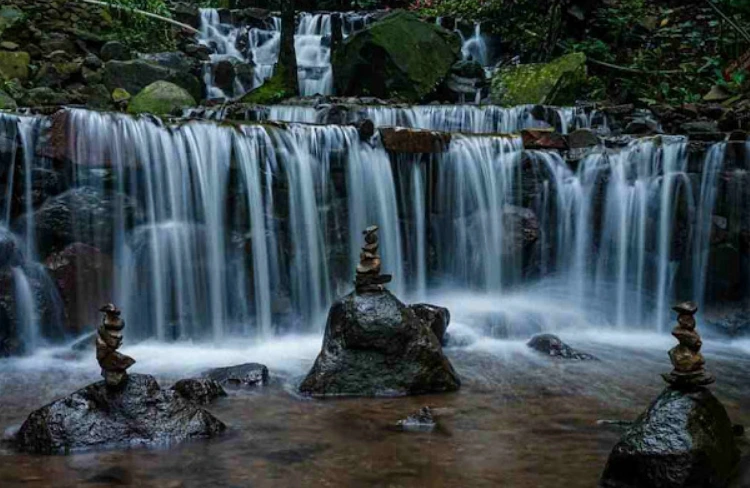 Wisata Alam Air Terjun Dlundung