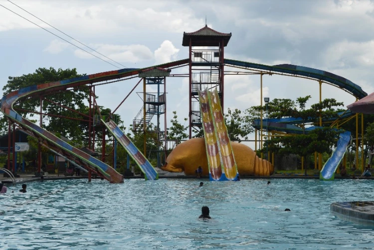 Ragam Fasilitas di Waterpark Tirtonirmolo Madiun