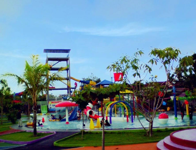 Tips Berlibur ke Waterpark Tirtonirmolo Kabupaten Madiun