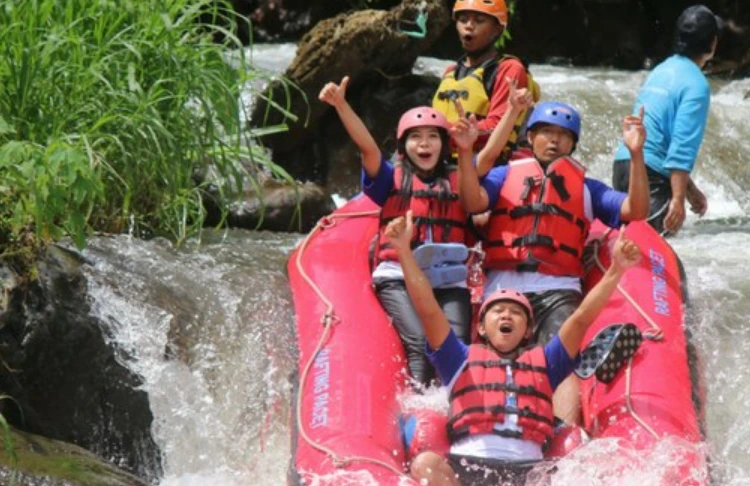 Beragam Manfaat Ketika Mencoba Olahraga Rafting