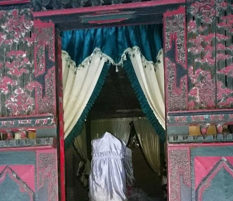 Manfaat Ziarah Makam ke Batoro Katong