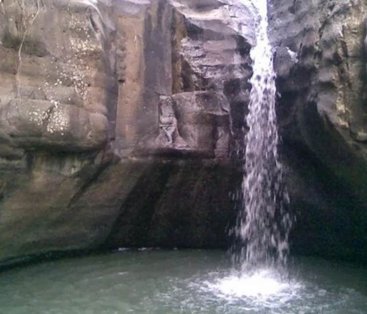 Mengenal Lebih Dekat dengan Air Terjun Jeruk Klenteng