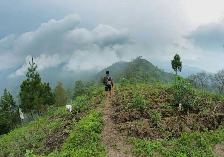 Mengenal Gunung Bobrok