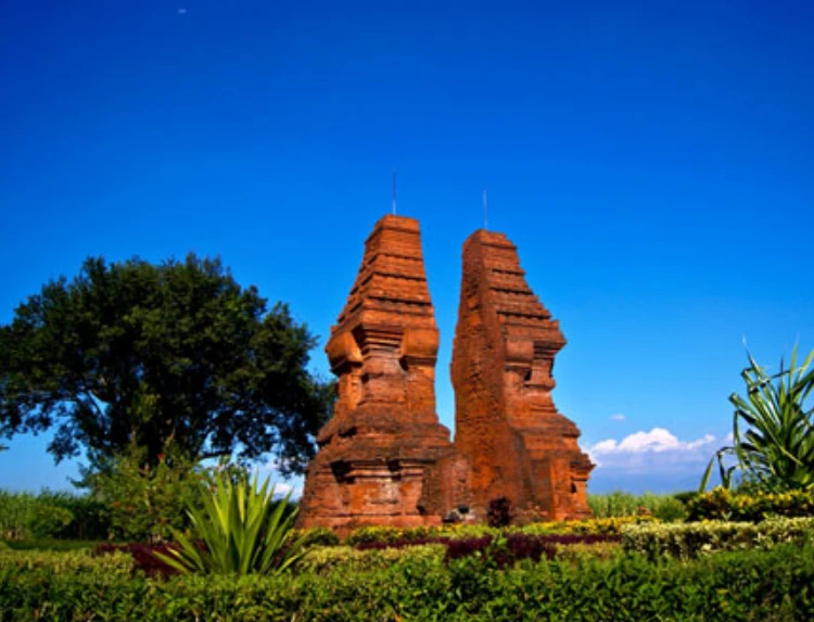 Beberapa Kegiatan Yang Bisa Anda Lakukan Pada Candi Wringin Lawang