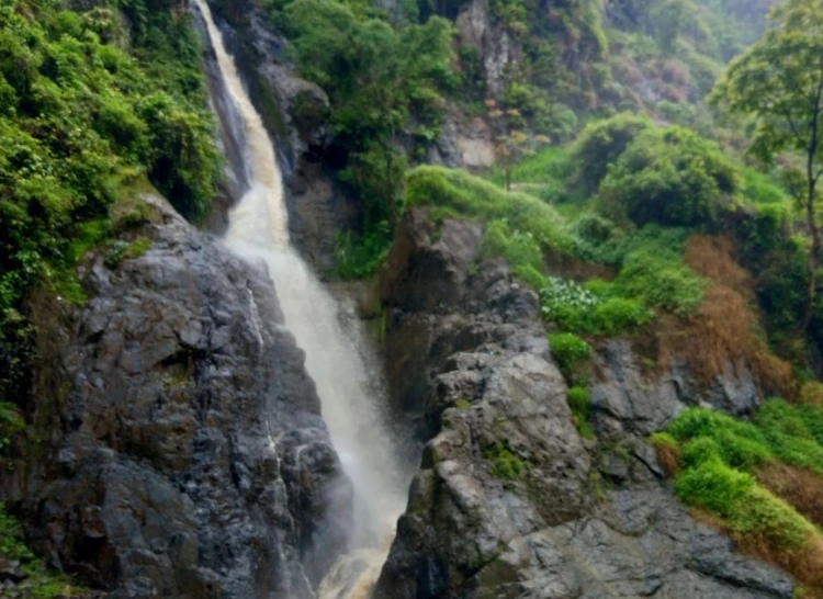 Daya Tarik Air Terjun Pletuk