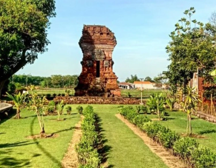 Sekilas Mengenai Wisata Edukasi Candi pangkal Mojokerto