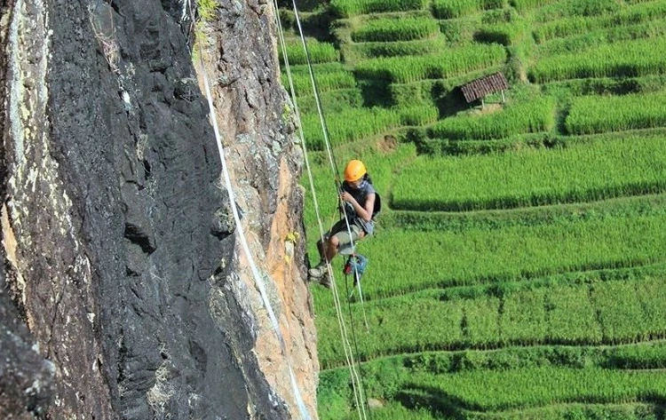 Kegiatan Pengunjung Watu Semaur