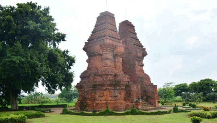 Sekilas Mengenai Candi Wringin Lawang dari kota Mojokerto