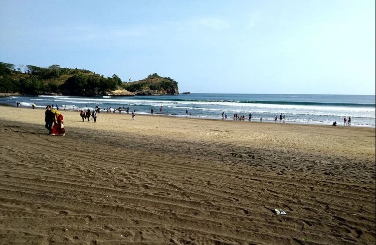 Pesona Pantai Serang