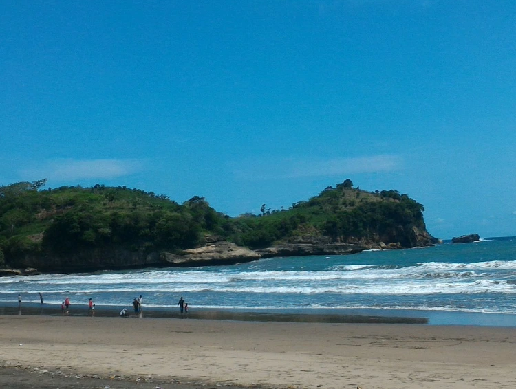 Kegiatan Menarik di Pantai Serang