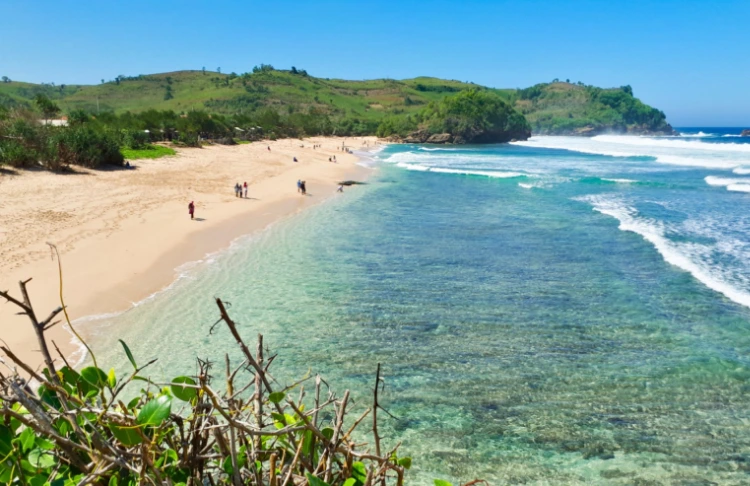 Daya Tarik Pantai Pasetran Gondo Mayit