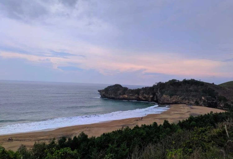 Cerita Mistis Pantai Jolosutro