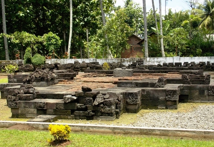 Makna Bangunan dari Candi Simping