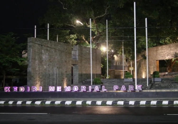 Fasilitas Lampu Menawan di Taman Memorial Park