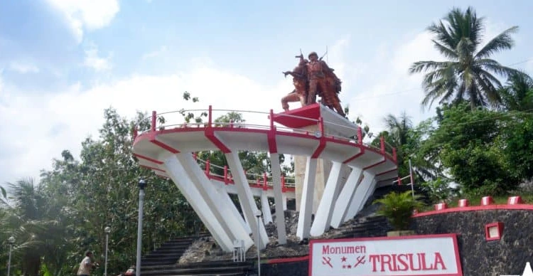 Makna Tersembunyi Pada Monumen Trisula