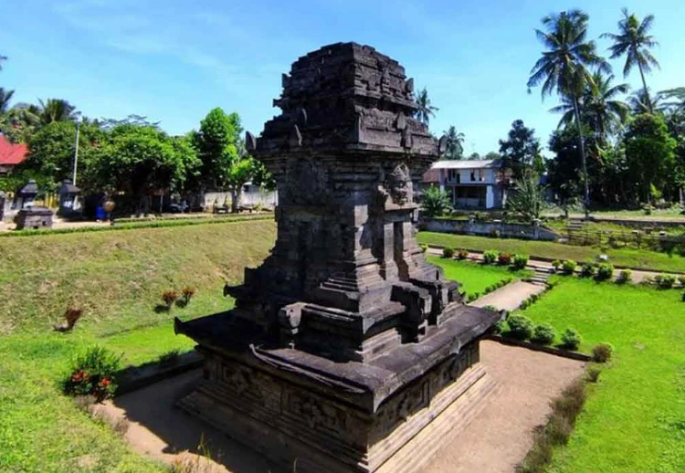 Sejarah Tersembunyi Candi Sawentar