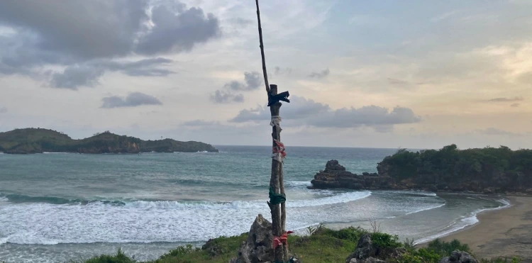 Rute Menuju ke Pantai Serit Melalui Bukit Berbatu