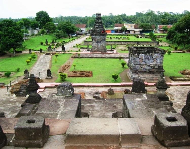 Kegiatan di Candi Penataran