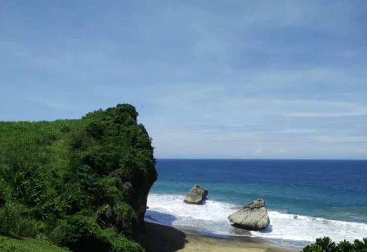 Tips Berkunjung ke Pantai Jebring