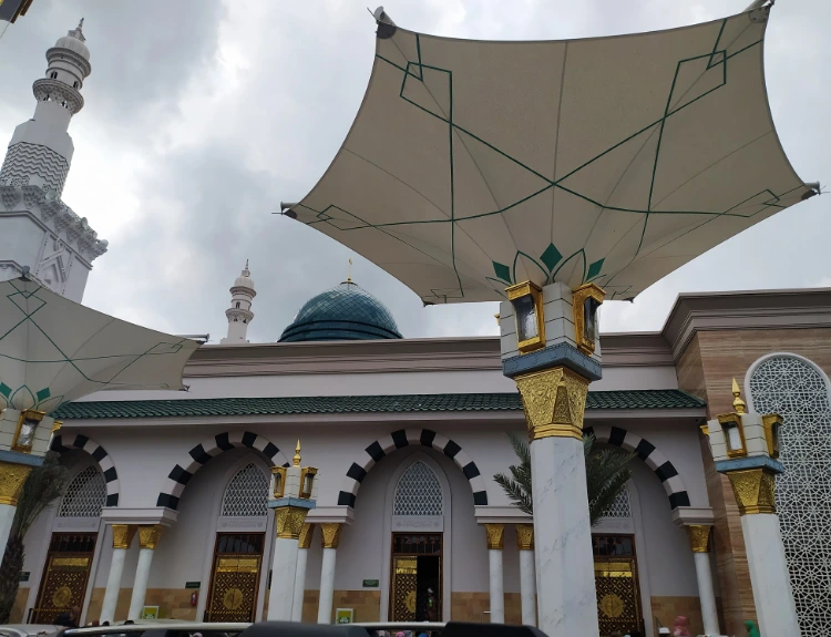 Apa Saja yang Bisa Pengunjung Lakukan di Masjid Ar Rahman?