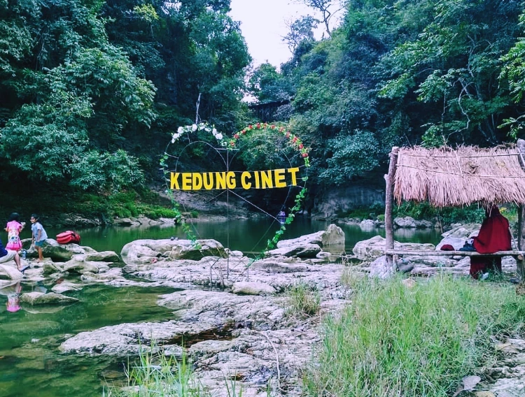 Pesona Hutan Jati dan Ladang Penduduk