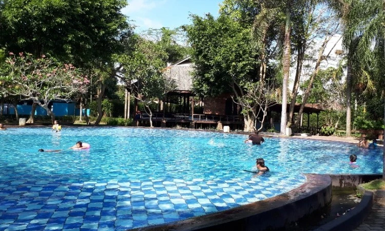 Berenang