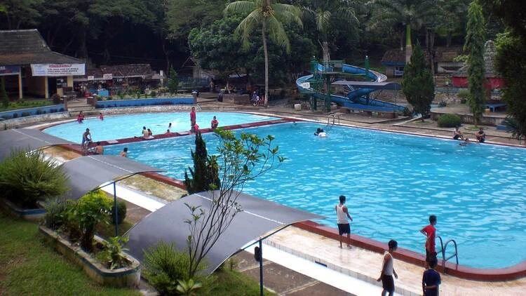 Berlatih Berenang