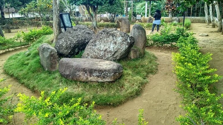 Dolmen atau Kubur Batu