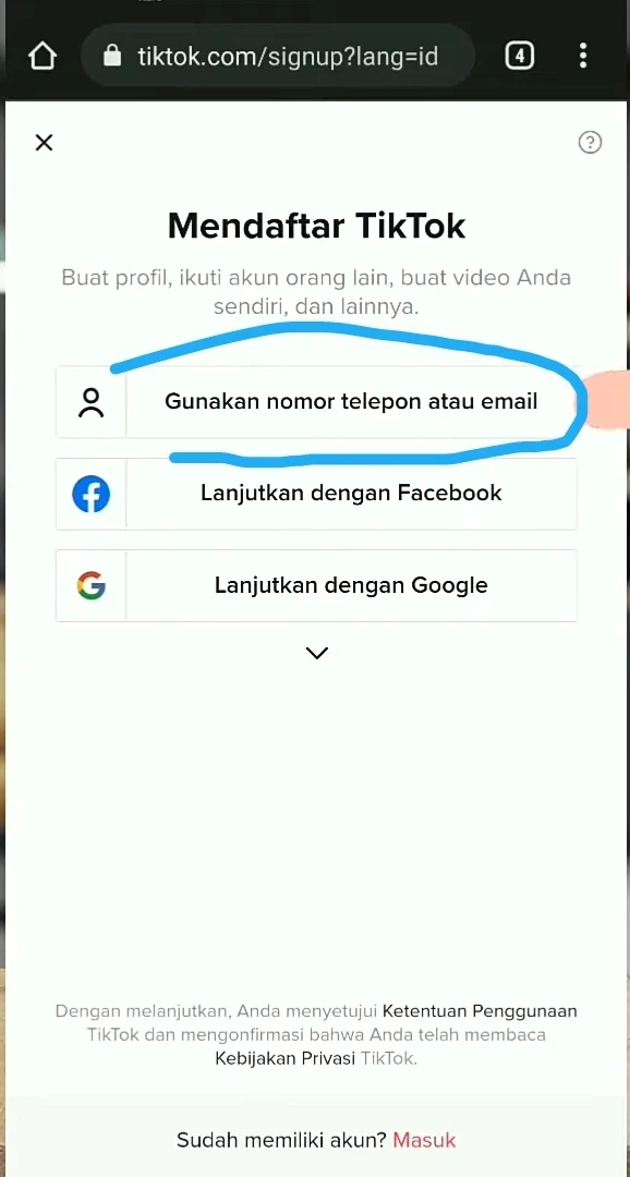 pakai email atau nomor telepon