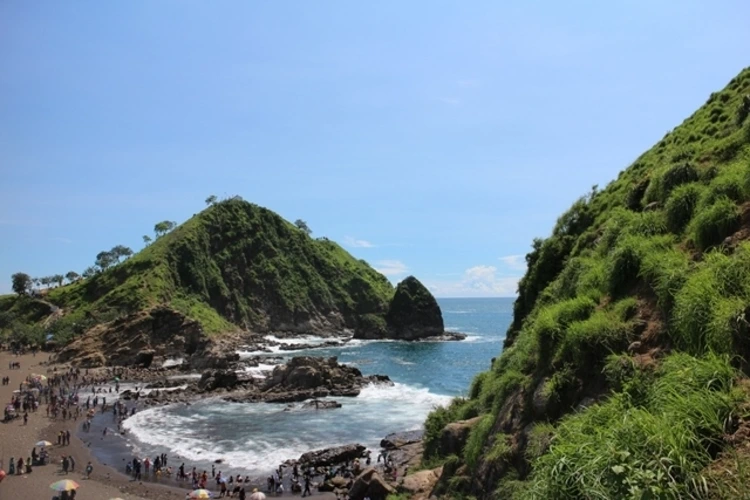 Menikmati Keindahan Alam Pantai