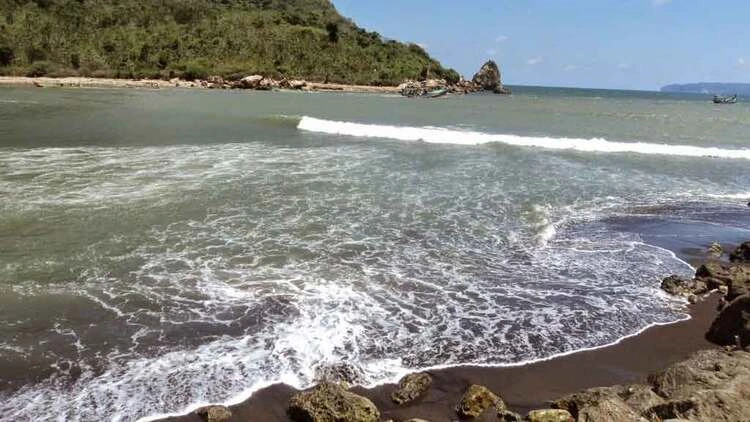 Menikmati Keindahan Alam Pantai