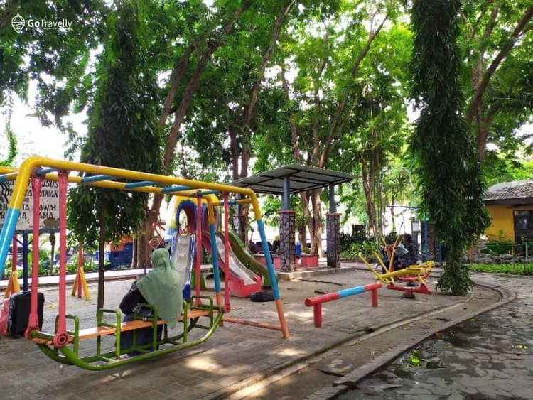 Fasilitas di Taman Bungkul