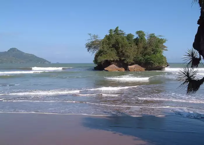 Pantai Pelang Trenggalek