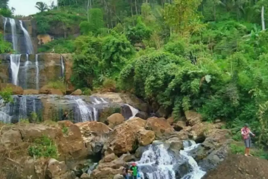 Air Terjun Songgolangit Trenggalek