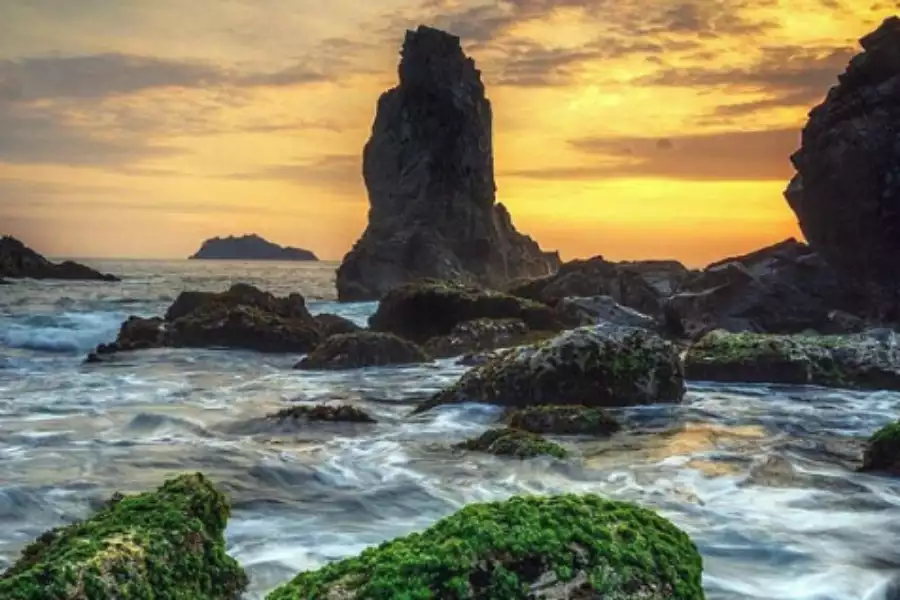 Pantai Rajaan Wetan Trenggalek