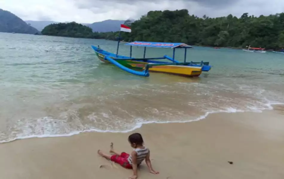 Pantai Pasir Putih Trenggalek