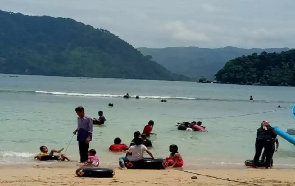 Pantai Pasir Putih Trenggalek