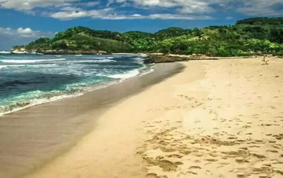 Pantai Mbangko'an Trenggalek