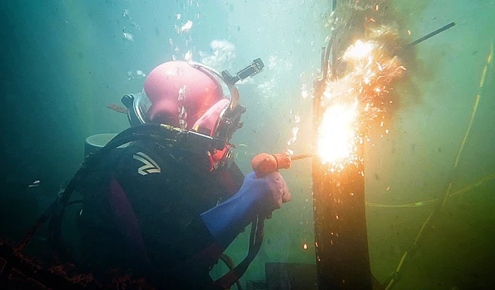 Kenali Resiko dari Gaji Tukang Las Bawah Laut