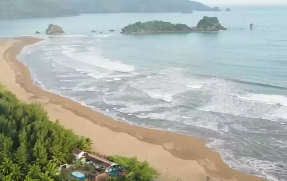 Pantai Taman Kili-kili Trenggalek