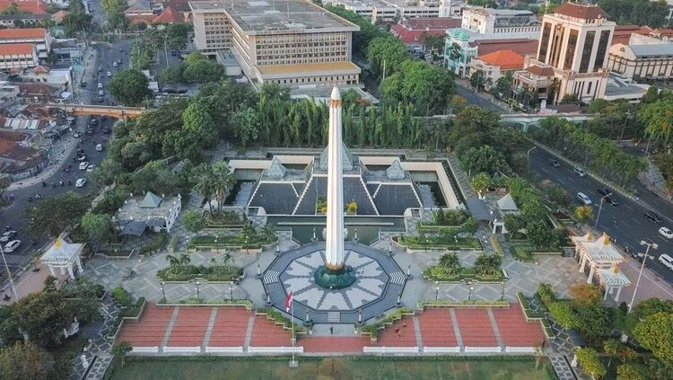 Daya Tarik Tugu Pahlawan