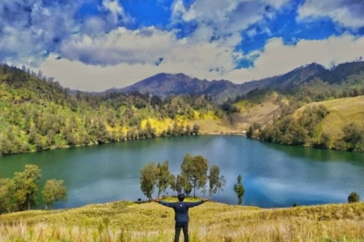 Jam Buka Danau Ranu Kumbolo