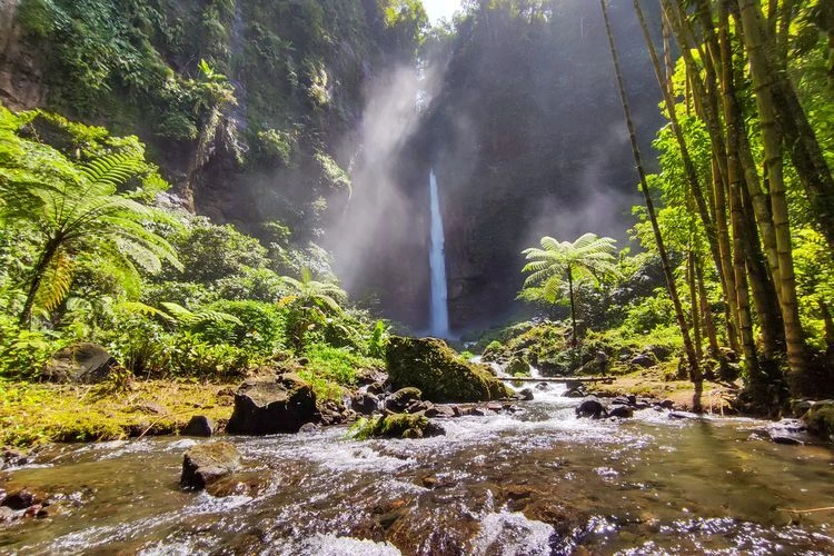 Kegiatan di Air Terjun Kapas Biru