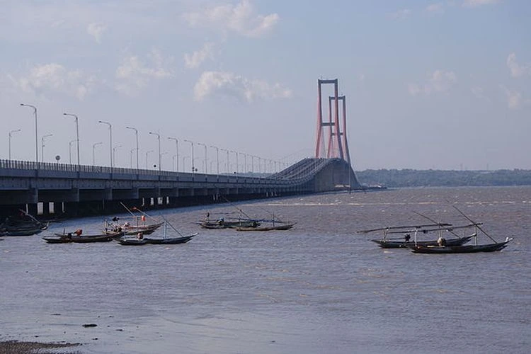 Harga Tiket Masuk Jembatan Suramadu