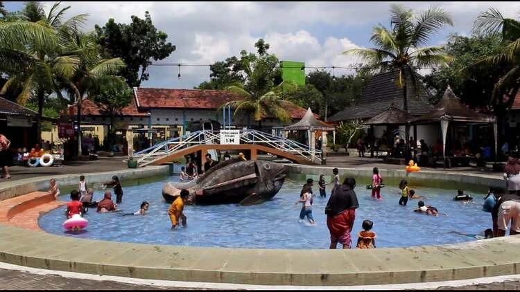 Fasilitas di Pemandian Alam Selokambang