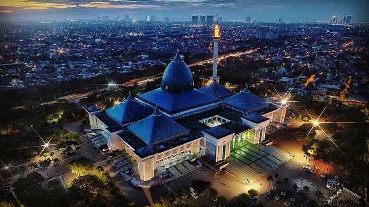 Pesona Masjid Nasional Al Akbar Surabaya