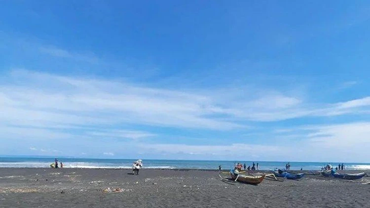 Jam Buka Pantai Watu Pecak